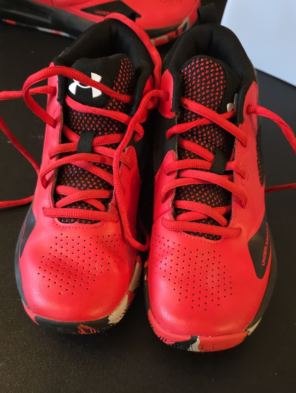 Under Armour Boys 4.5  Red and Black Athletic Sneakers